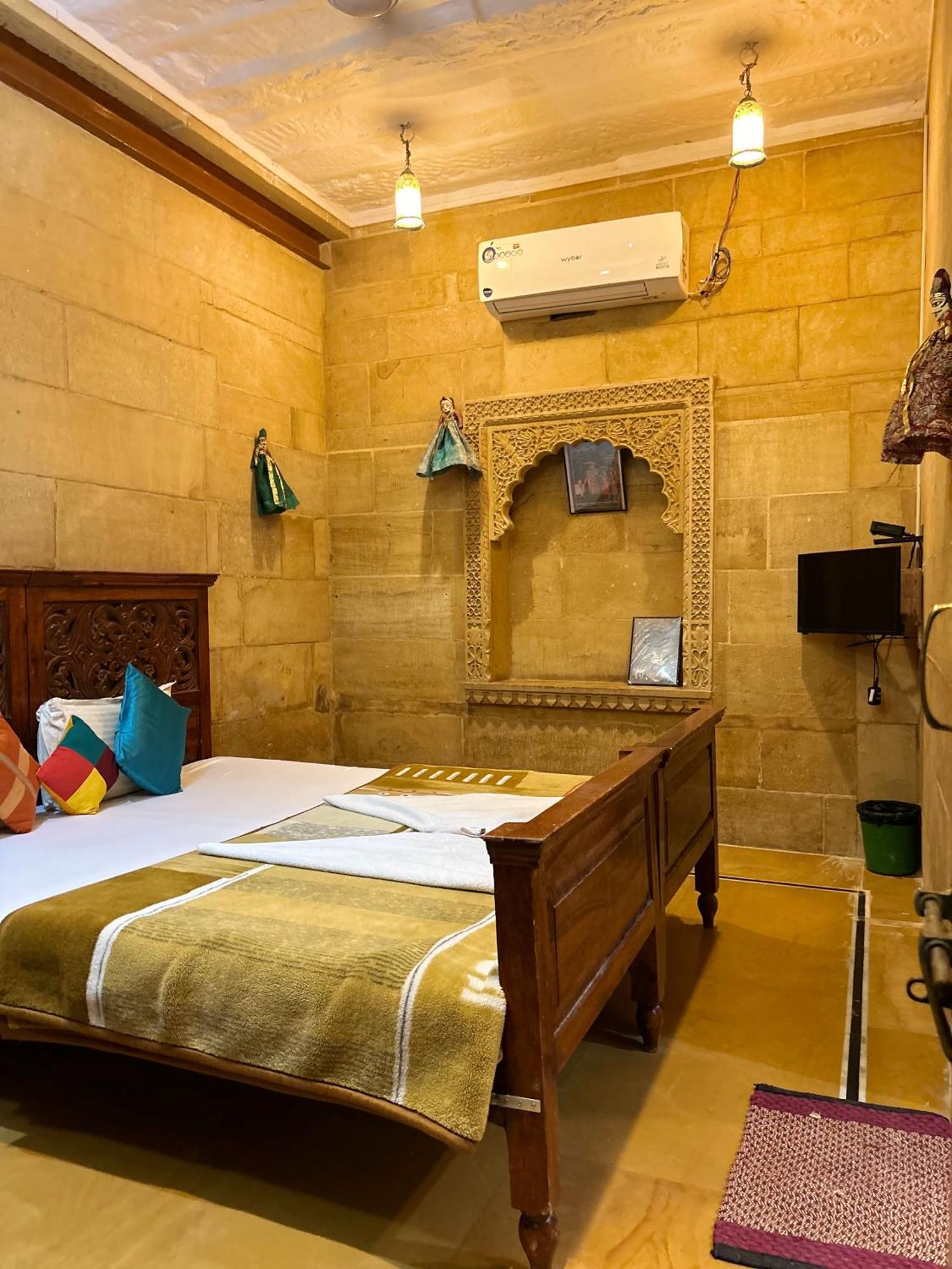 Hotel Pol Haveli Джайсалмер Экстерьер фото